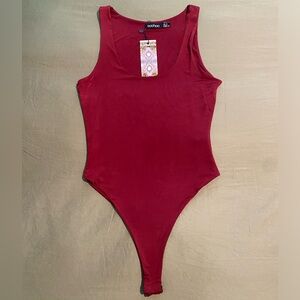 NWT BooHoo Scoop Neck Bodysuit❤️
